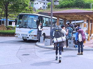 写真：甲斐大和駅バス停